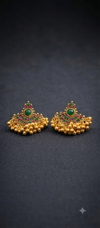 EdumartPlus Heritage Antique Gold-Plated Jhumka Earring Combo for Women (Pack of 2 Pairs) – Royal Kundan Dome Jhumkas with Pearl Linings & Classic Green Kemp Stone Bell Drops